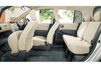 
	Fタイプに装備される「助手席チップアップスライド機構」。
	 