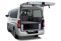 「日産NV350キャラバン トランスポーター」
    