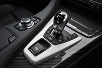 トランスミッションはダブルクラッチ式の7段「M DCTドライブロジック」。さまざまな路面におけるトラクション確保に貢献する「アクティブMディファレンシャル」も標準装備。