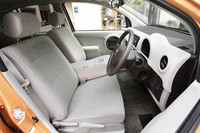 「ダイハツ・ブーンCL“リミテッド”」の内装。
