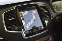 「SENSUS」の9インチ縦型タッチスクリーン。手袋をしたままでも操作ができるなど、北欧のメーカーならではの特徴を備えている。