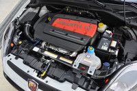 180ps、27.5kgmを発生する、1.4リッター直4ターボエンジン。