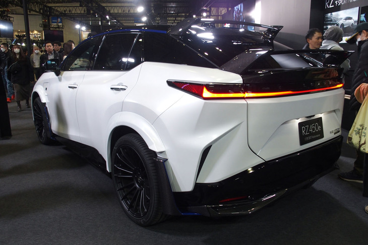レクサスRZ450e“Fスポーツ パフォーマンス”