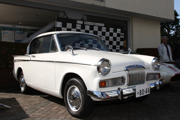 珍しい「サンビーム・レイピア」。いすゞがライセンス生産していた「ヒルマン・ミンクス」の2ドアハードトップ版ともいえるスポーティーなモデル。