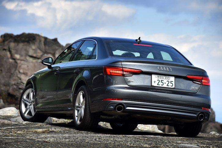 新型「A4」には、アウディの新しいモジュラープラットフォーム「MLB evo」が採用されており、従来モデルからは設計が一新された。