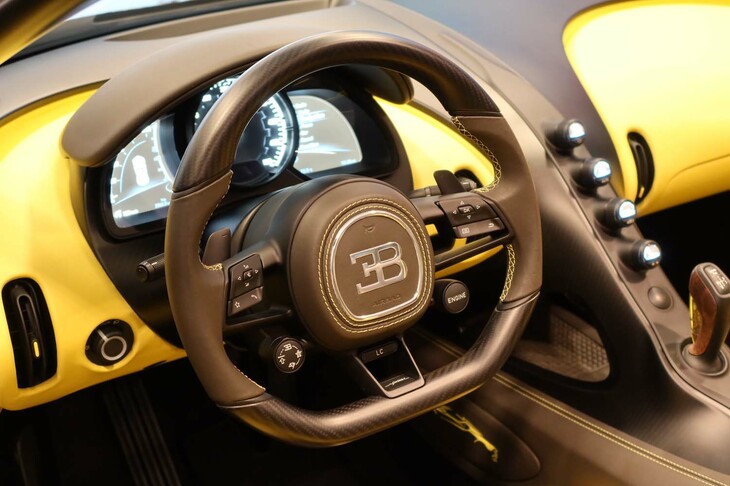 ブガッティW16ミストラル（ステアリングホイール）