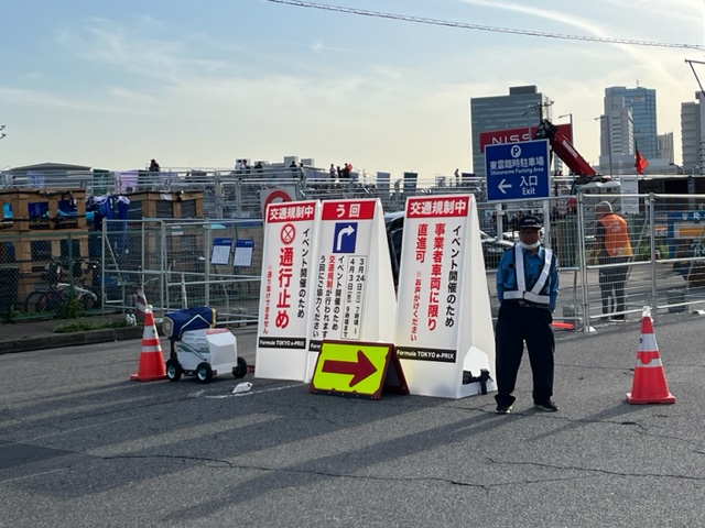 「東京E-Prix」の会場は東京ビッグサイトの駐車場とその周辺道路。浅草寺の前などの「和」を感じさせる舞台で開催するのはなかなか難しいようだ。