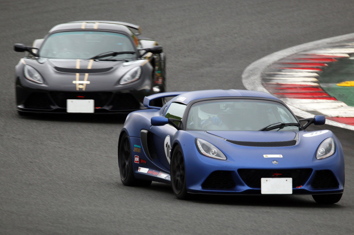 ナンバー付きロータス車両のワンメイクレースシリーズである「ロータスカップジャパン」は第4戦が開催された。同レースには2クラスがあり、クラス1には、「エキシージS（V6）」と「エキシージ スポーツ350（V6）」が参戦。クラス2には、「エリーゼ スプリント220」が参戦した。