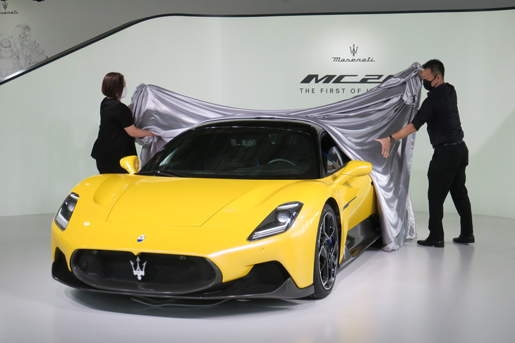 アンベールされる「マセラティMC20」。
