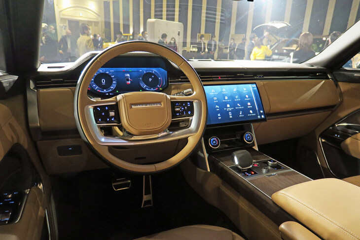 ランドローバー・レンジローバー オートバイオグラフィーD300（インストゥルメントパネルまわり）