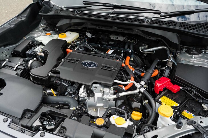 「S：HEV」のパワーユニットは2.5リッター自然吸気エンジンと2基のモーター／ジェネレーターの組み合わせ。システムとしてはトヨタから技術供与を受けたものだが、動力分割機構の設計は、スバル独自のものだ。