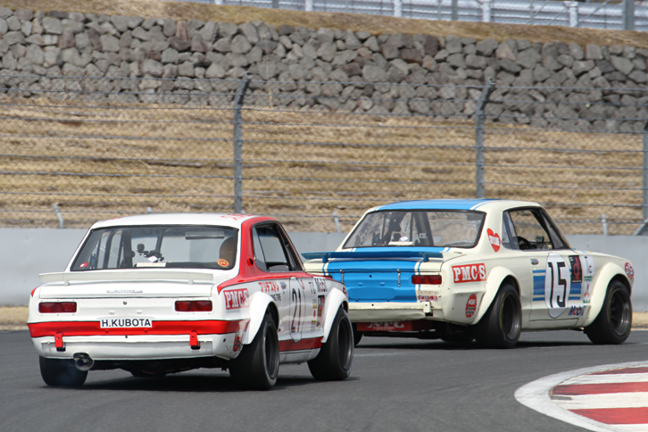 高橋国光仕様と久保田洋史仕様のレプリカは、ハコスカ専門ショップであるVICTORY50が仕立てたものである。