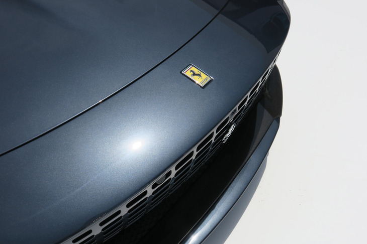 フェラーリ・ローマ スパイダー（エンブレム）