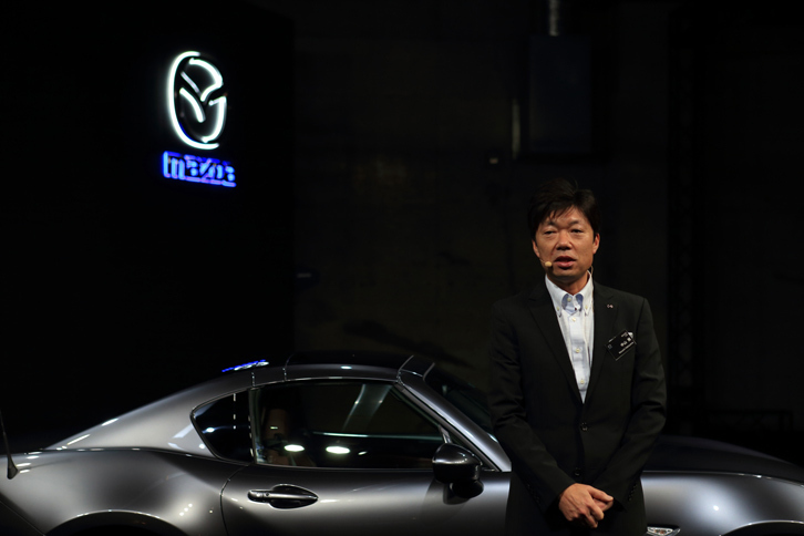 「ロードスターRF」の特徴について説明する、ロードスター開発主査の中山 雅氏。これまでは、山本修弘前主査のもとで、チーフデザイナーをつとめていた人物だ。