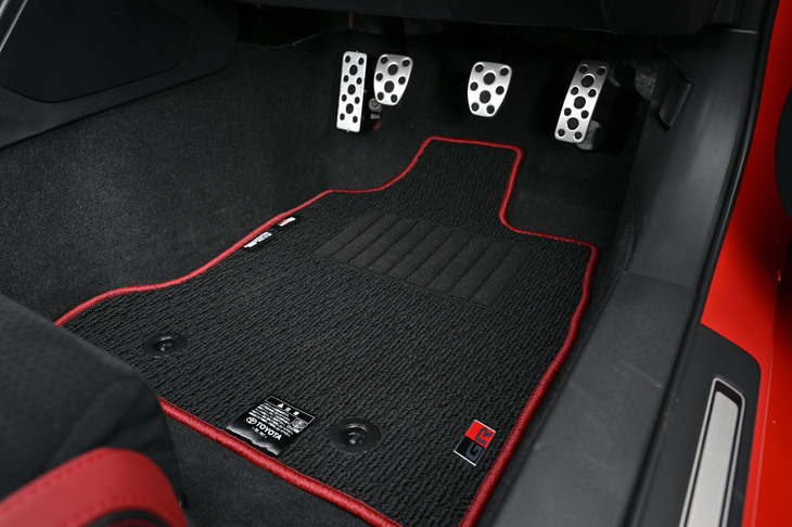 トヨタGR86 RZ“40th Anniversary limited”（40周年記念GRフロアマット）