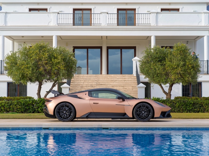 「テクスチャード・パウダー・ヌード」と名づけられたマットカラーをまとう展示車両。「マセラティGT2ストラダーレ」は究極の走りを目指したスーパースポーツだが、カスタマイズプログラムを利用することで好みの仕立てが実現できる。