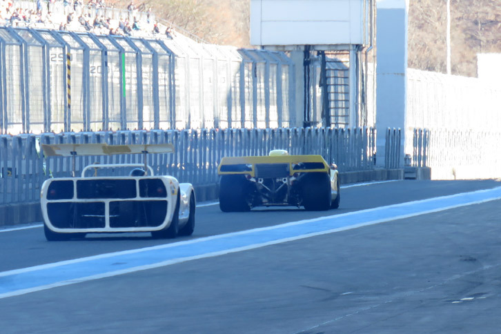 「R381」と「R382」という、往年の日本グランプリで活躍した2台のプロトタイプレーシングカーによるツーショット。