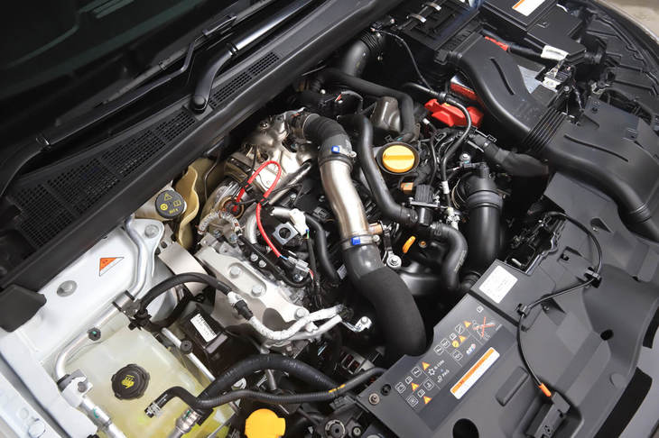 搭載される1.8リッター直4直噴ターボエンジンのスペックはノーマルモデルから変更されておらず、最高出力279psと最大トルク390Nmを発生する。