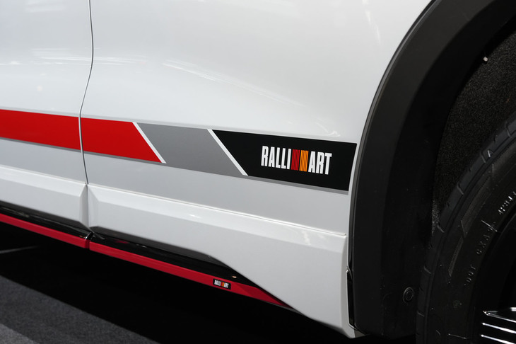 三菱アウトランダー ラリーアートスタイル