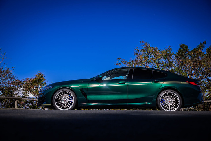 2021年9月に日本導入が発表された「BMWアルピナB8グランクーペ」。E24型「6シリーズ クーペ」をベースとし、30台限定で販売された1982年の「B7Sターボクーペ」が、そのルーツになるという。