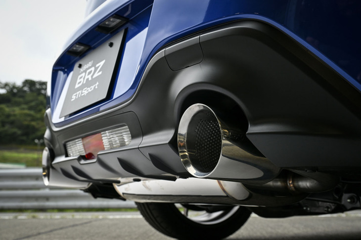 スバルBRZ STI Sport（STIパーツ装着車／STIパフォーマンスマフラー）