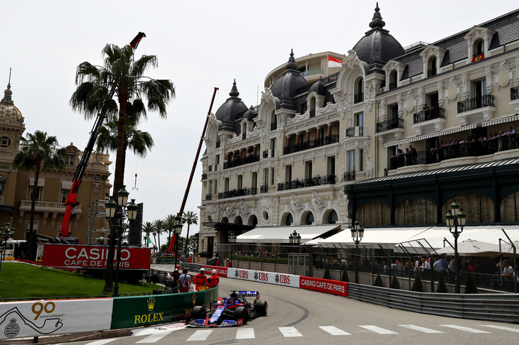 トロロッソは、ツイスティーなモナコで調子が良かった。3戦連続Q3に進出したダニール・クビアト（写真）は7番グリッド、ルーキーのアレクサンダー・アルボンも初のQ2突破で10番グリッドと好位置を獲得。レースでもクビアト7位、アルボン8位とダブル入賞を果たした。レッドブルを含めたホンダ勢4台は、予選、決勝とも全車トップ10に入る活躍を見せた。レースだけで言えば、4台そろっての入賞は1987年イギリスGP（ウィリアムズのナイジェル・マンセル1位、同ネルソン・ピケ2位、ロータスのアイルトン・セナ3位、同中嶋 悟4位）に次ぐ史上2回目の出来事となる。（Photo=Toro Rosso）