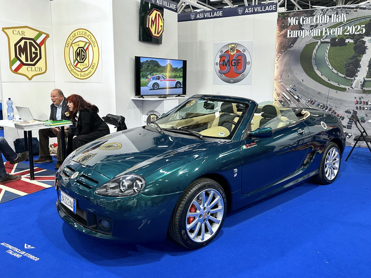 「MGカークラブおよび保存会」は、「MG F」の30年を祝うべく、その後継車である「MG TF」を展示した。いずれもブランド休止前の最後の量産モデルとして、イタリアやフランスで根強い人気がある。