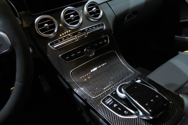 メルセデスAMG C63 Sクーペ（センターコンソール）