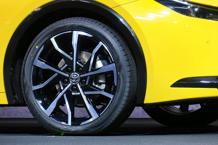 トヨタ・プリウス2.0L PHEVプロトタイプ（タイヤ＆ホイール）