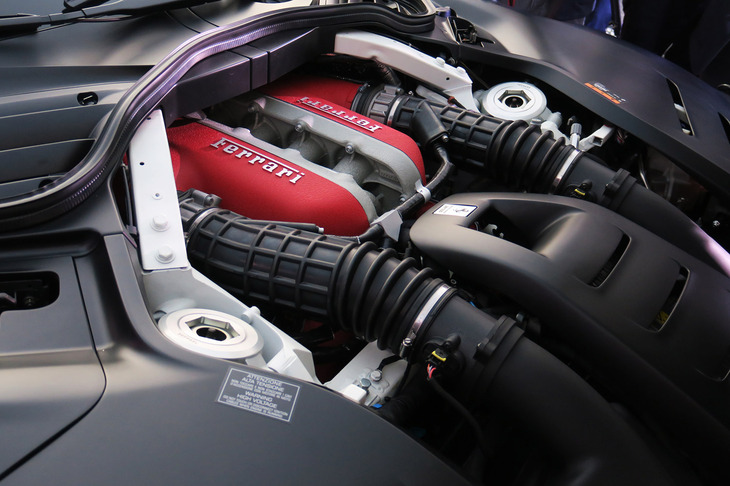 フェラーリ・プロサングエ（6.5リッターV12エンジン）