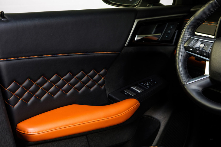 三菱アウトランダー（フロントドアトリム）