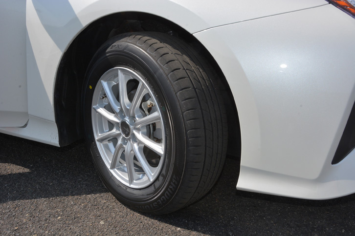 午後の試乗会に用意されていた「トヨタ・プリウス」には、セダン・クーペ用の「プレイズPX」が装着されていた。