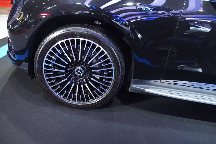 メルセデス・ベンツEQC400 4MATIC