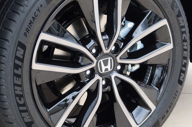 ホンダ・ヴェゼルe：HEV RS（フロントホイール）