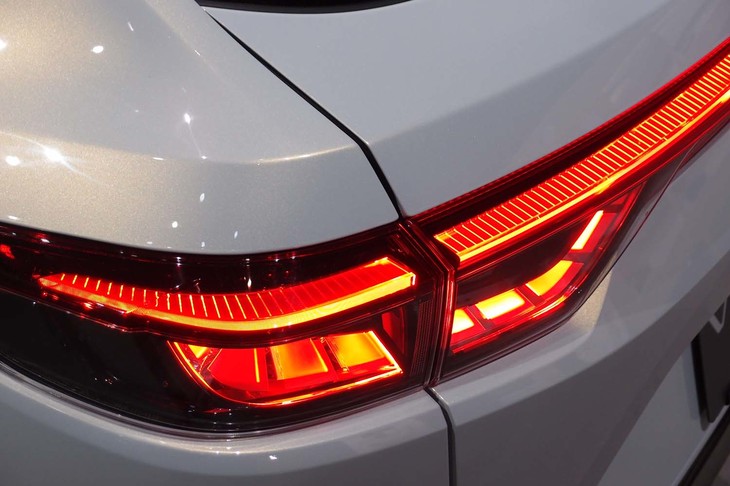 ホンダ・ヴェゼルe：HEV Z（リアコンビランプ）