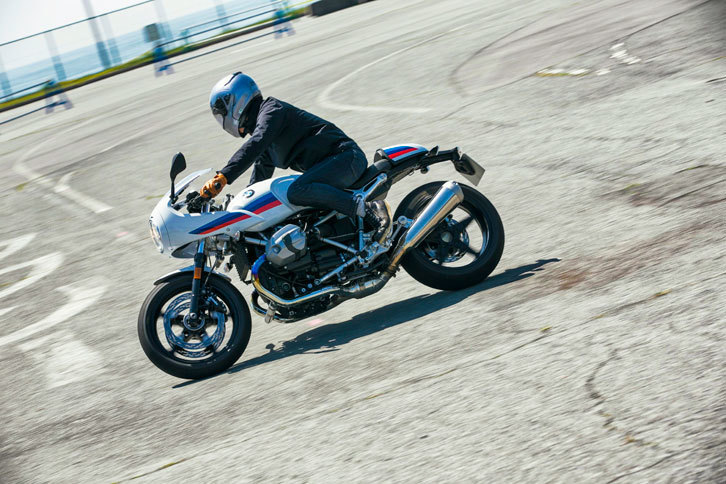 ボディーサイズ：全長×全幅×全高＝2015×920×1105mm
	ホイールベース：1491mm
	重量：220kg
	エンジン：1169cc 空冷4ストローク 水平対向2気筒 DOHC 4バルブ
	最高出力：110ps（81kW）/7750rpm
	最大トルク：116Nm（11.8kgm）/6000rpm
	価格：183万円