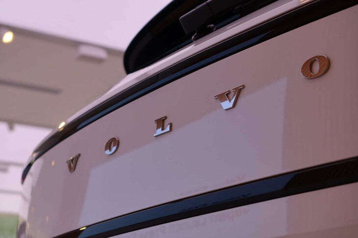 ボルボEX30ウルトラ シングルモーター エクステンデッドレンジ（リアエンブレム）