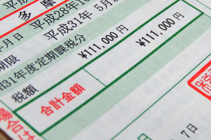 毎年、ビンボーな記者の肩にどっとのしかかる11万1000円の自動車税。結構な大金だが、今回のタイヤ交換代はこの3.6倍である。マジかよ。