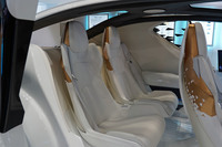 「Concept-愛i」のリアシート。