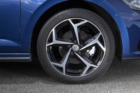 今回の試乗車には215/45R17サイズの「コンチネンタル・コンチスポーツコンタクト5」タイヤが装着されていた。