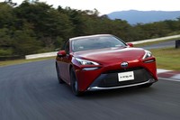 トヨタ・ミライ プロトタイプ（RWD）【試乗記】