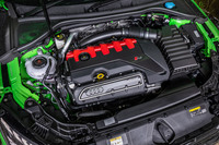 フロントに横置きされる2.5リッター直列5気筒直噴ターボエンジンは最高出力400PS/5600-7000rpm、最大トルク500N・m/2250-5600rpmを発生。デュアルクラッチギアボックスの7段「Sトロニック」と組み合わされる。