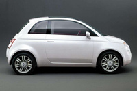 2004年に発表されたフィアットのコンセプトカー「トレピウーノ」。トレピウーノとは「Tre（3）」「Piu（＋）」「Uno（１）」を意味するイタリア語で、3＋1シーターのシートレイアウトを表している。