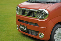 グリルやヘッドランプなどをシンプルにレイアウトし、自動車として普遍的な構成を目指している。