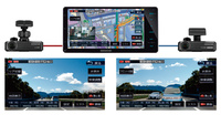 本機とナビ連携型ドライブレコーダーのDRV-N530（フロント用）とDRV-R530（リア用）を組み合わせることで、フロント／リアの同時録画が可能。万が一の時の録画はもちろん、ドライブ中の後方安全確認などをナビのモニター上で見ることができる。一画面への同時表示は不可。