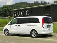 ブランドのアウトレットモールも、定番の人気目的地のひとつ。