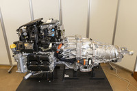 発電用と駆動用の2つのモーターをトランスミッションに内蔵している。