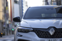 魅力マシマシの進化を遂げた最新の「ルノー・アルカナ」をドライブの画像