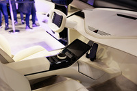 ダッシュボードもミニマリズムが徹底されている。