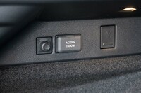 荷室の左側面にはAC100V・1500Wの電源が備わっている。